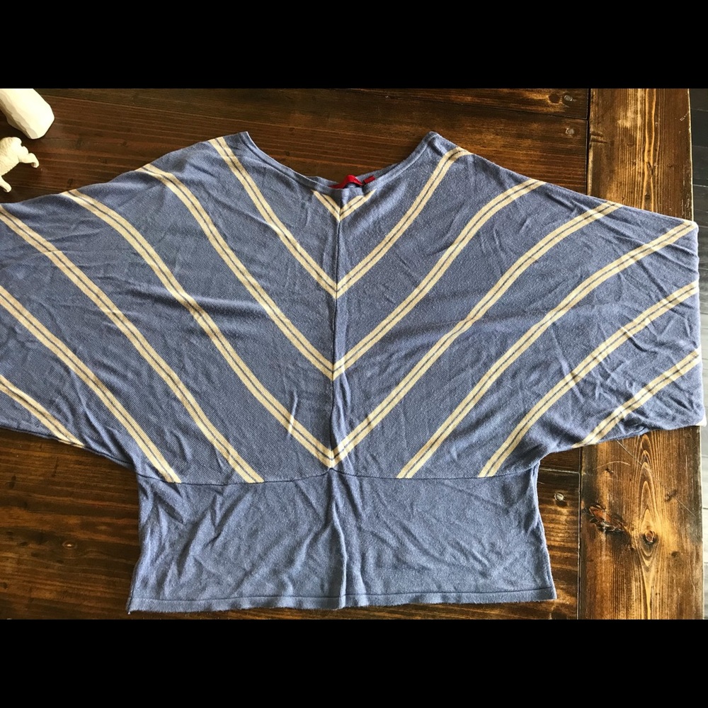 Women’s loos fit sweater